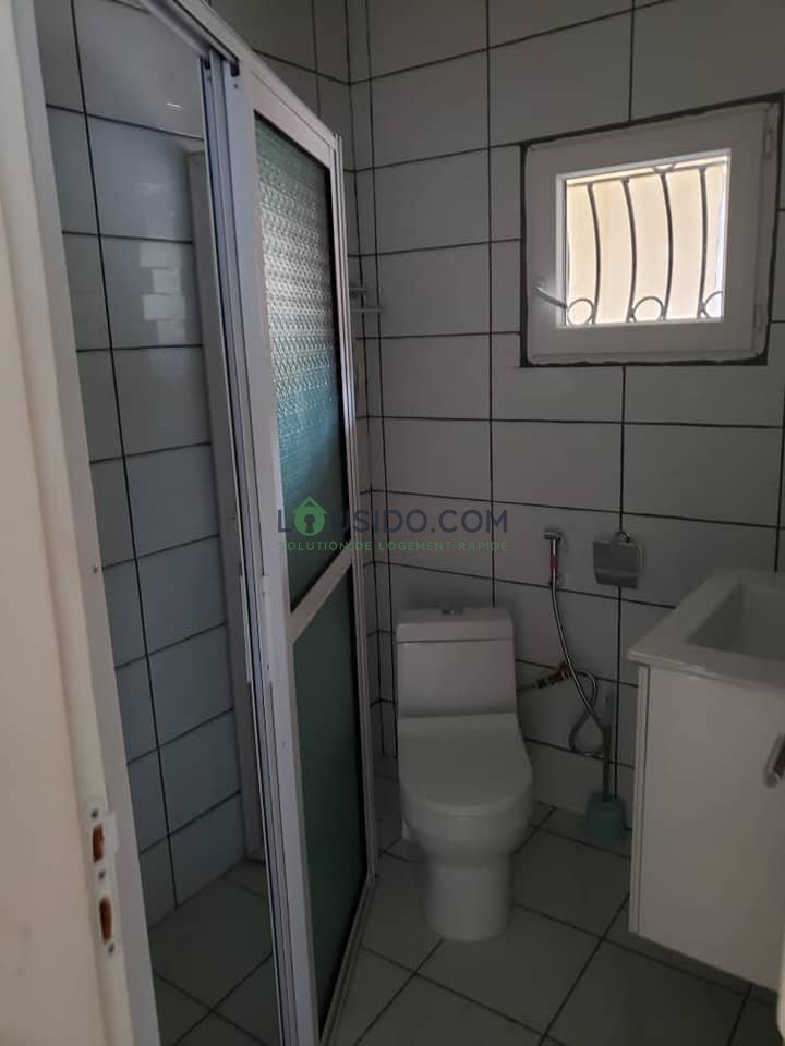 APPARTEMENT MEUBLÉ Situé à la cité des palmiers