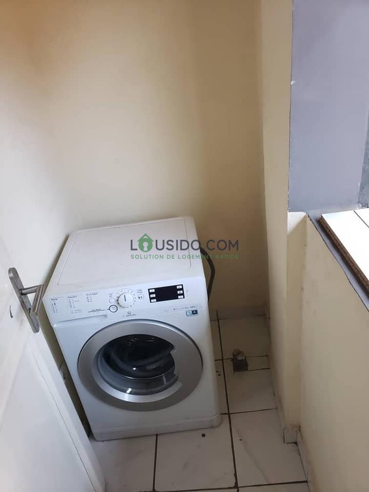 APPARTEMENT MEUBLÉ Situé à la cité des palmiers