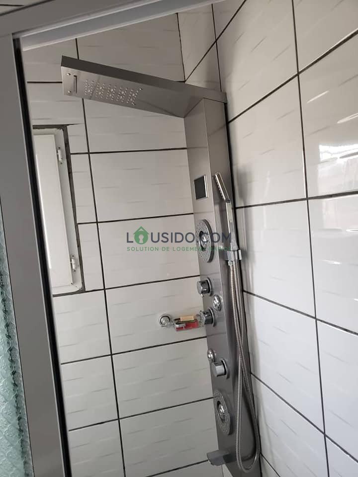 APPARTEMENT MEUBLÉ Situé à la cité des palmiers