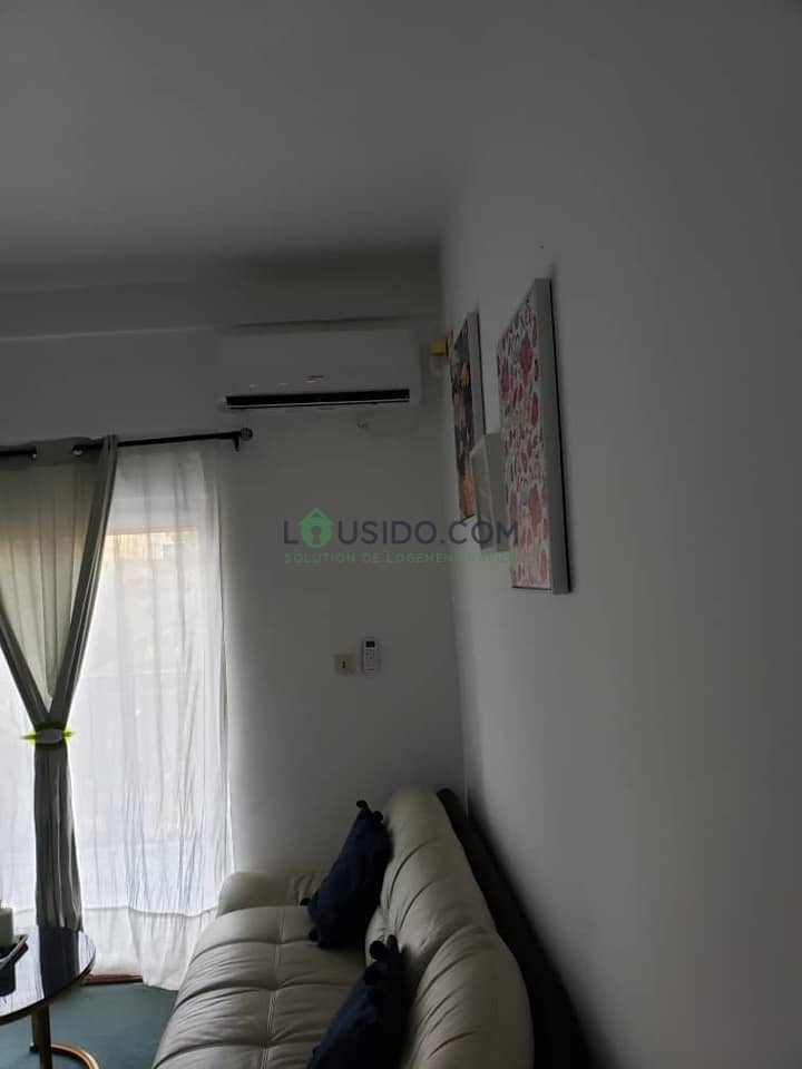 APPARTEMENT MEUBLÉ Situé à la cité des palmiers