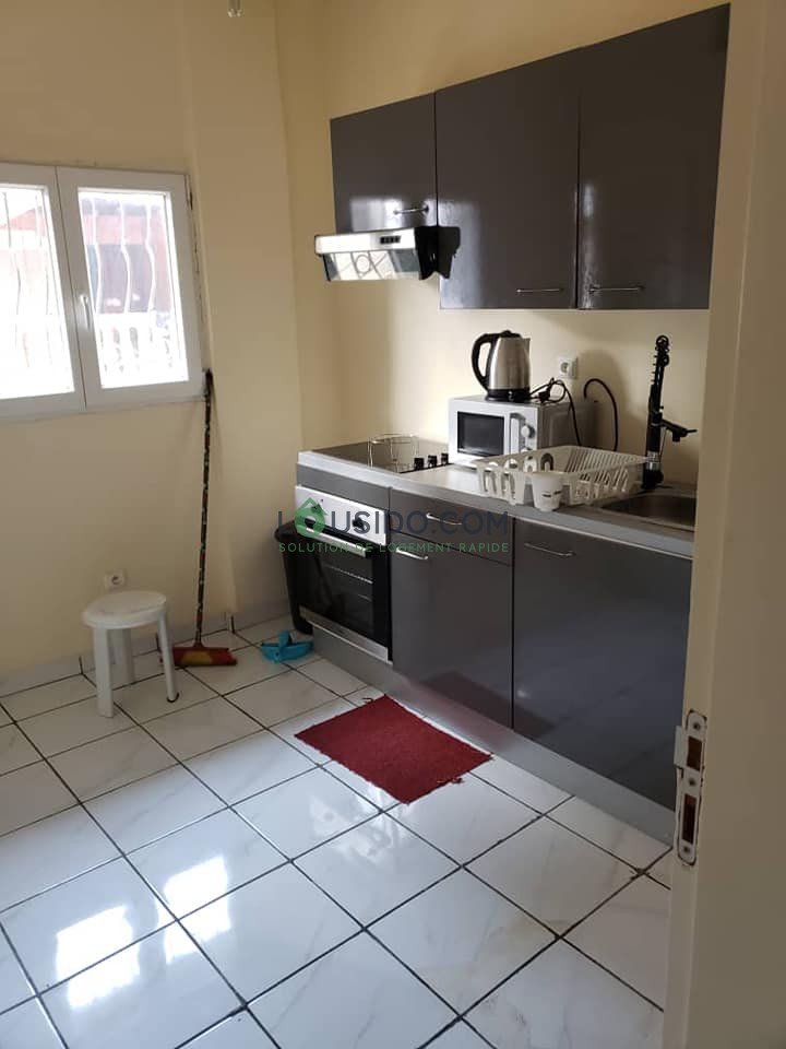 APPARTEMENT MEUBLÉ Situé à la cité des palmiers