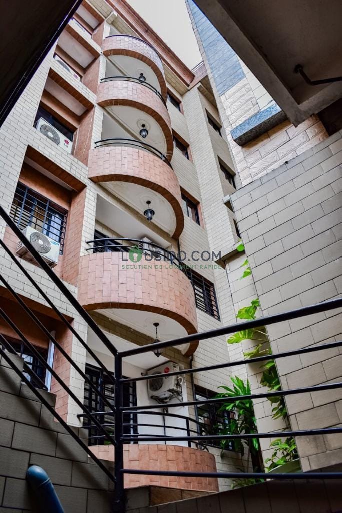 APPARTEMENT MEUBLÉ HAUT STANDING avec Piscine Douala, Bali