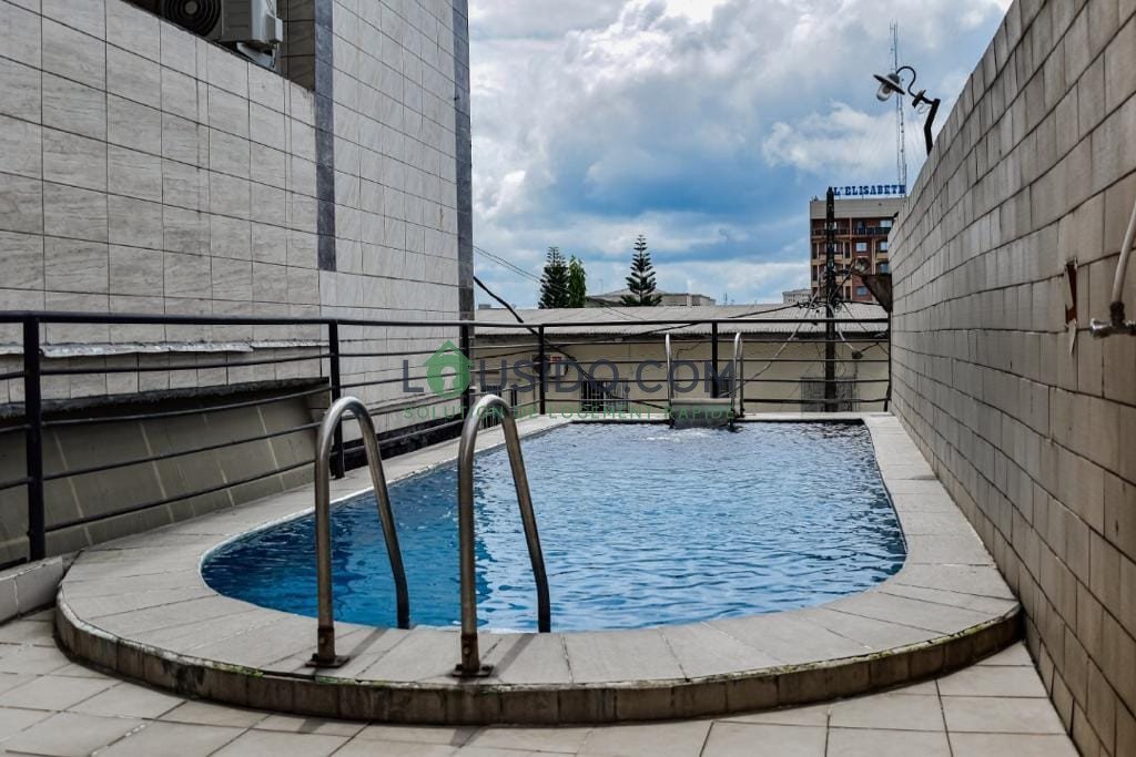 APPARTEMENT MEUBLÉ HAUT STANDING avec Piscine Douala, Bali