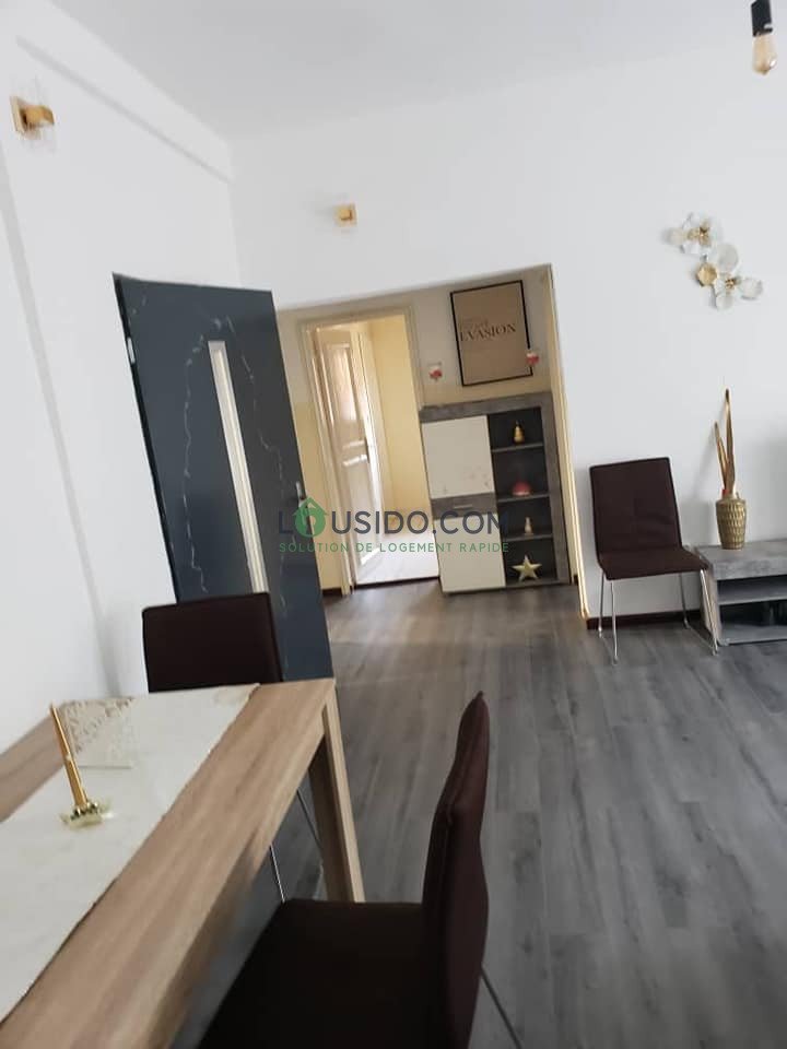 APPARTEMENT MEUBLÉ Situé à la cité des palmiers