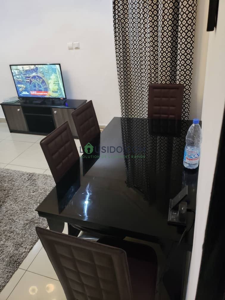 APPARTEMENT MEUBLÉ Situé à Makepe happy sport