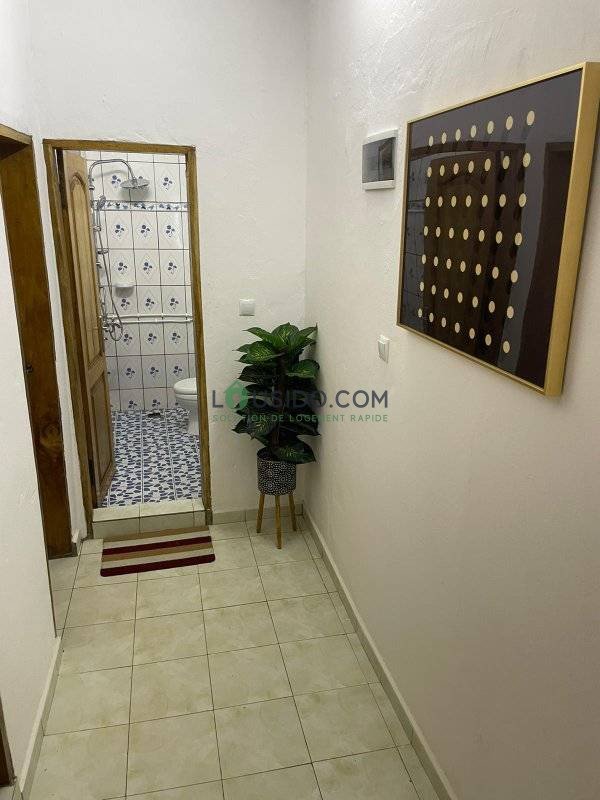 Appartement meublé à louer, situé à omnisport/ Yaounde