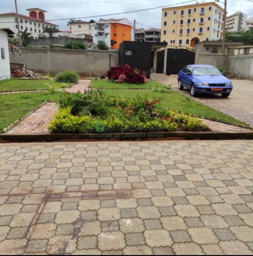 Appartement meublé nouvellement construit situé à Ngousso