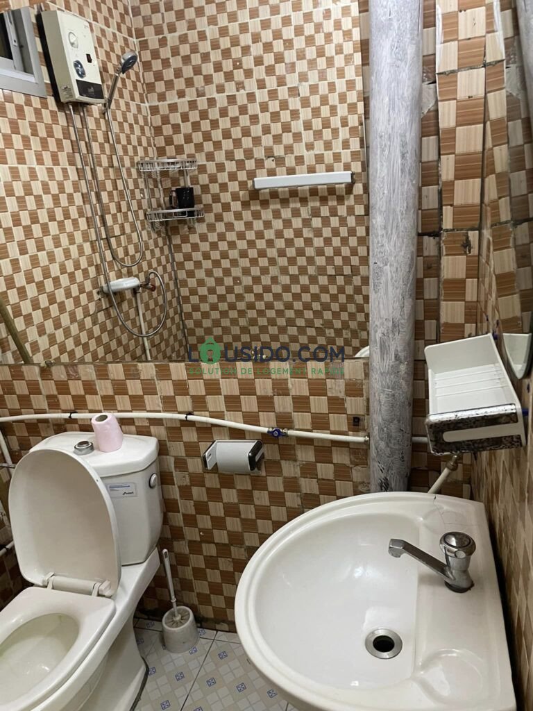 Chambre meublé haut standing climatisé a Bastos