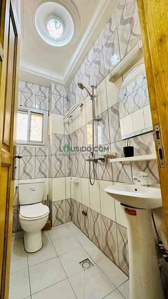 Appartement meublé haut standing dans un immeuble à Biyem-Assi