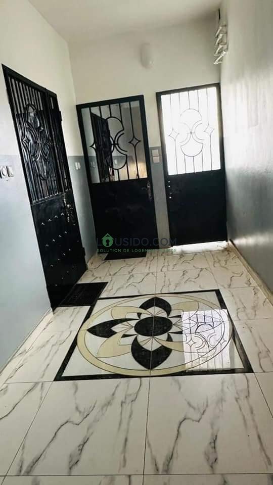 Appartement meublé haut standing dans un immeuble à Biyem-Assi