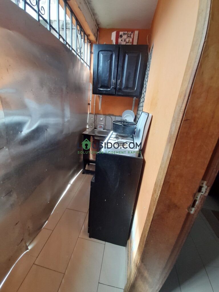Chambre meublée à louer à Yaoundé