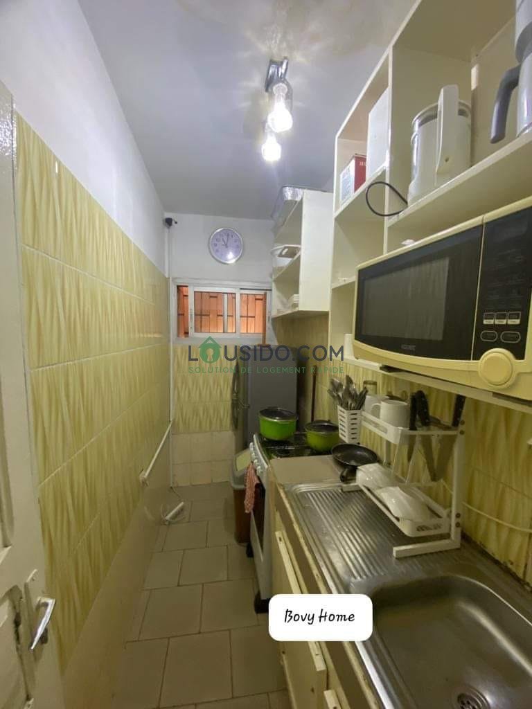 Appartement Meublé en bordure de route, Douala