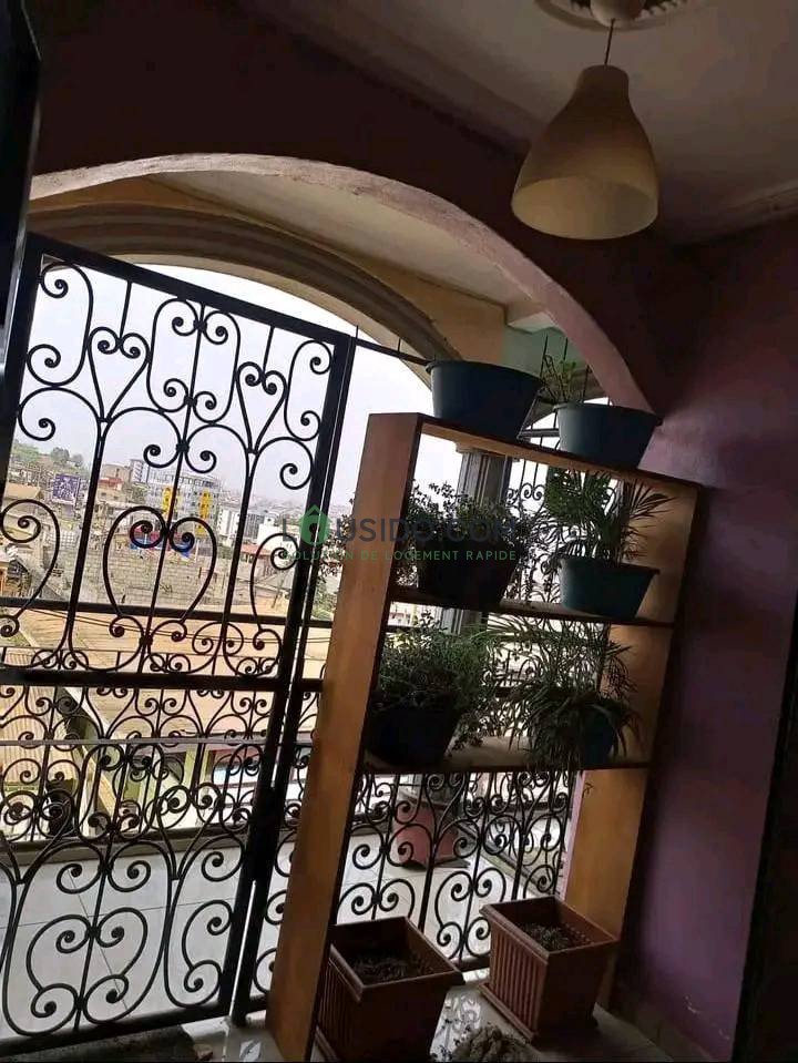 Studio meublé disponible à Yaoundé