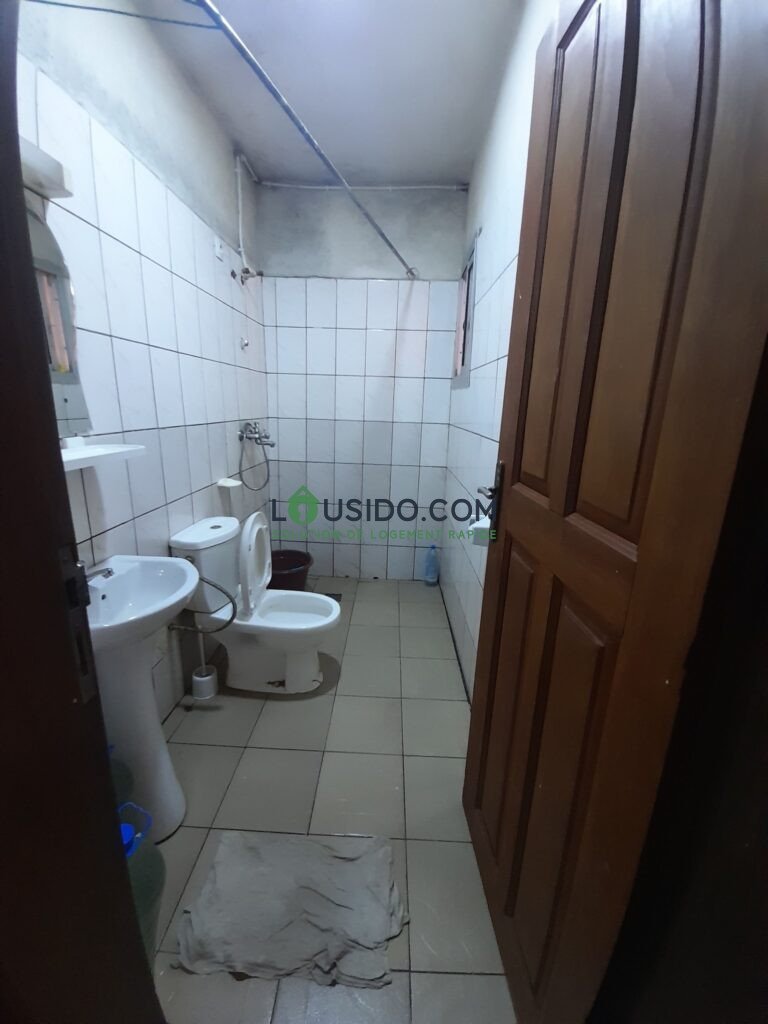 Chambre meublée à louer à Yaoundé