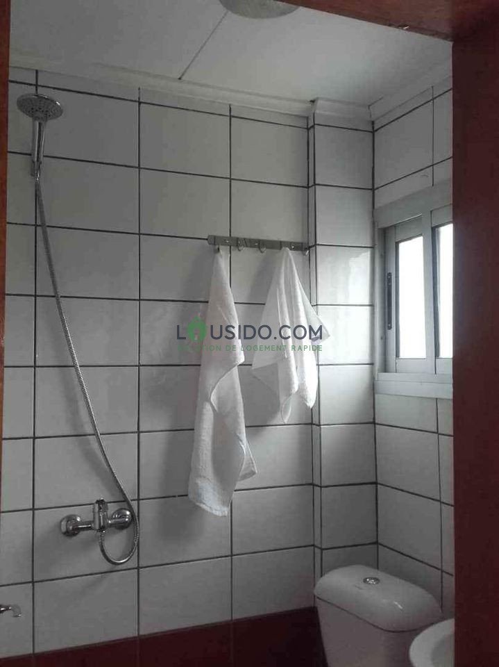 Chambre meublee avec coin cuisine