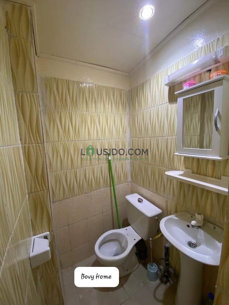 Appartement Meublé en bordure de route, Douala