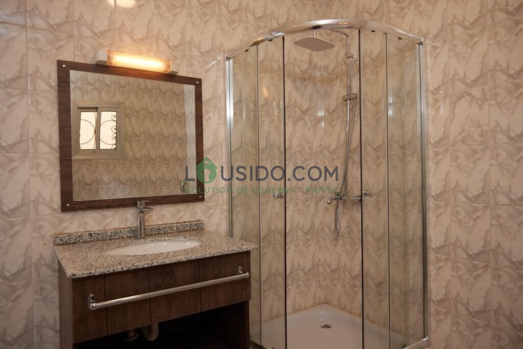 Appartement Meublé disponible à Yaoundé quartier fourgerol.