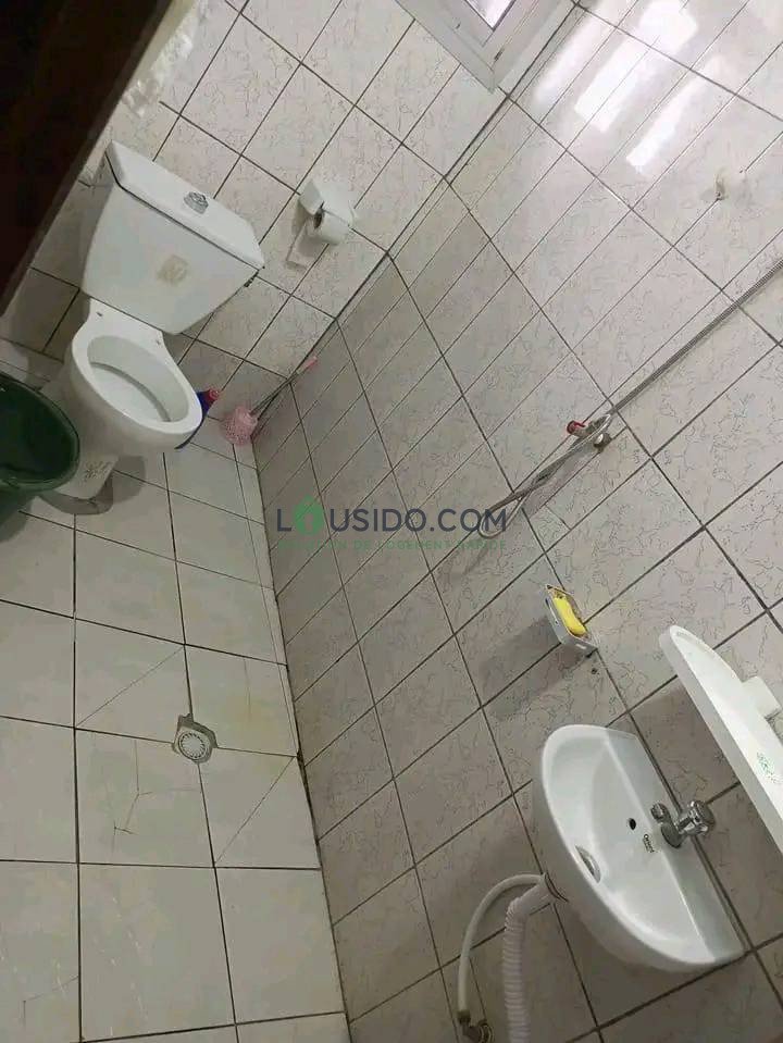 Studio meublé disponible à Yaoundé