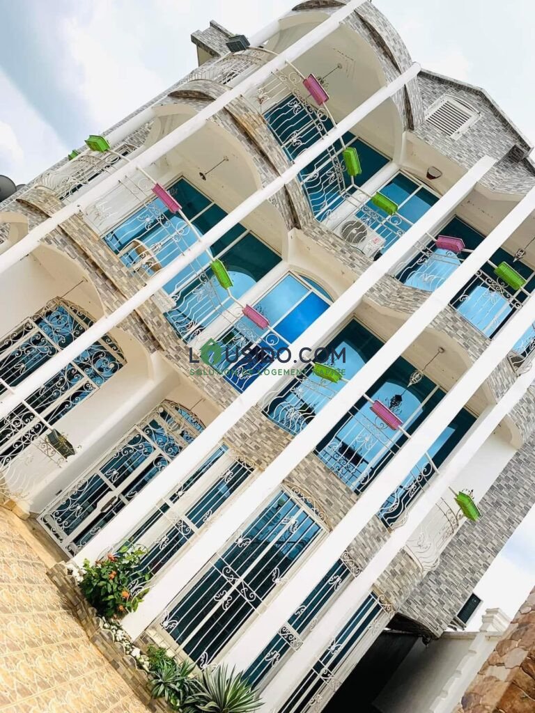 appartement meublé Yaoundé piscine disponible