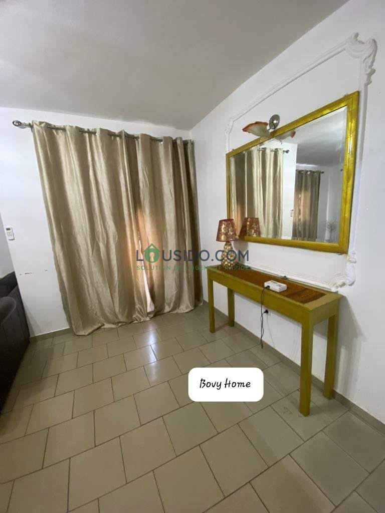 Appartement Meublé en bordure de route, Douala