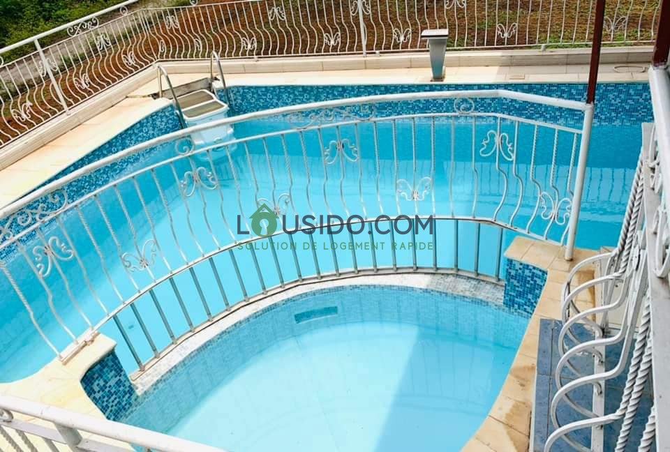 appartement meublé Yaoundé piscine disponible