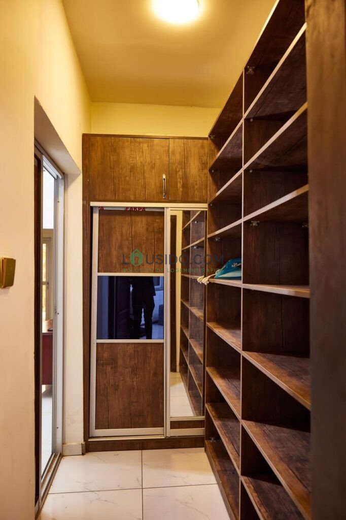 Appartement Meublé disponible à Yaoundé quartier fourgerol.