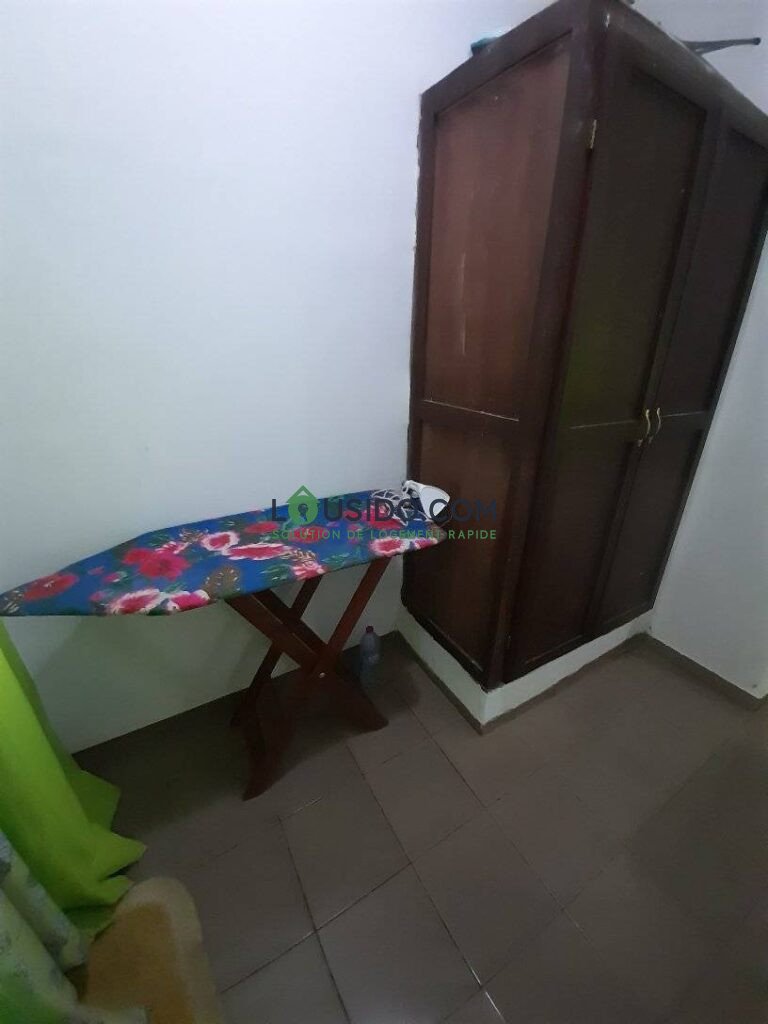 Chambre meublée à louer à Yaoundé
