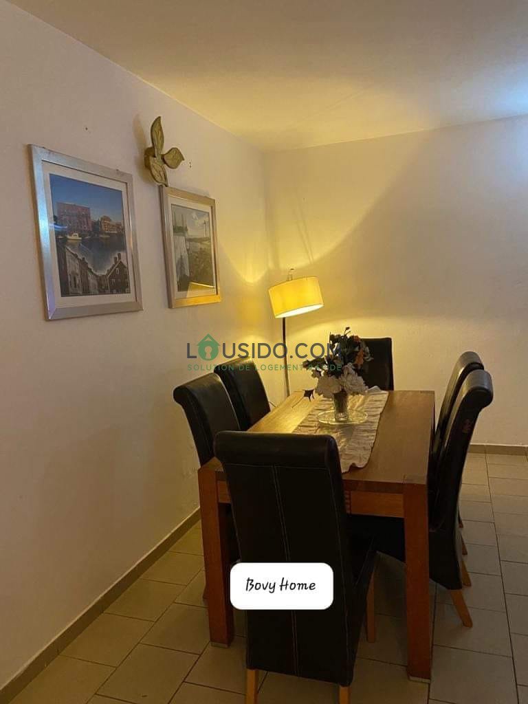 Appartement Meublé en bordure de route, Douala