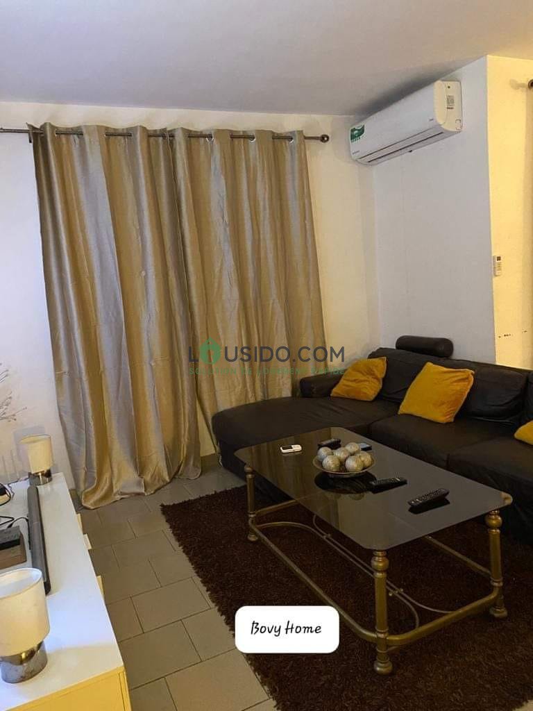 Appartement Meublé en bordure de route, Douala