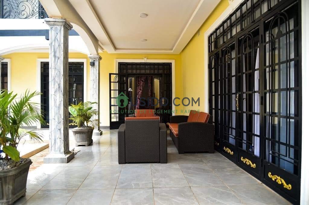 VILLA MEUBLÉ HAUT STANDING